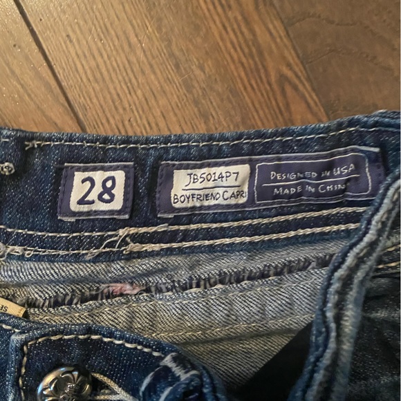 Miss Me Boyfriend Distressed Capri Pants 28 - Picture 10 of 14